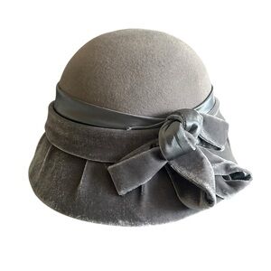 Fine Millinery by August Accessories 100% Wool Vintage cloche Hat gray/silver